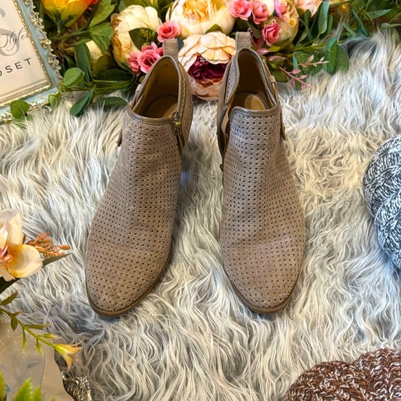 Franco Sarto Dakota Suede Ankle Bootie Tan 7.5 - Picture 4 of 12